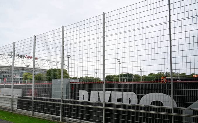 25.09.2025, xophax, Fussball 1.Bundesliga, Bayer 04 Leverkusen Saison 2025 2026 Trainingsgelände an der BayArena Bayarena Neuer Zaun um das Trainingsgelände. Sichtschutz vor den Trainingseinheiten. Vorhang für die Profis (DFL DFB REGULATIONS PROHIBIT ANY USE OF PHOTOGRAPHS as IMAGE SEQUENCES and or QUASI-VIDEO) Leverkusen
