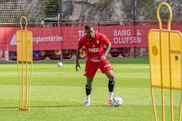 Paul Pogba Training At AS Monaco Football Club Center - France Paul Pogba seen at AS Monaco Football Club training center during collective team training in La Turbie, France, on September 25, 2025. Photo by Laurent Coust ABACAPRESS.COM LA TURBIE France  Copyright: xCoustxLaurent ABACAx