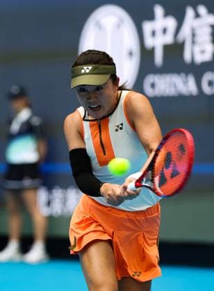 (250925) -- BEIJING, Sept. 25, 2025 -- Zhu Lin hits a return during the women s singles first round match between Zhu Lin of China and Uchijima Moyuka of Japan at 2025 China Open tennis tournament in Beijing, China, Sept. 25, 2025. ) (SP)CHINA-BEIJING-TENNIS-CHINA OPEN-WOMEN S SINGLES-FIRST ROUND (CN) DuxXinyi 