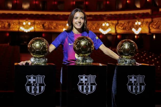 September 25, 2025, Barcelona, Barcelona, SPAIN: Aitana Bonmati of FC Barcelona, Barca poses with her three Ballon d Or awards at the Gran Teatre del Liceu on September 25, 2025 in Barcelona, Spain. Barcelona SPAIN - ZUMAa181 20250925_zaa_a181_005 Copyright: xJavierxBorregox