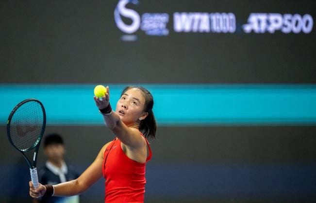 (250925) -- BEIJING, Sept. 25, 2025 -- Yuan Yue serves during the women s singles first round match between Yuan Yue of China and Yulia Putintseva of Kazakhstan at 2025 China Open tennis tournament in Beijing, China, Sept. 25, 2025. ) (SP)CHINA-BEIJING-TENNIS-CHINA OPEN-WOMEN S SINGLES-FIRST ROUND (CN) HuxJingwen 