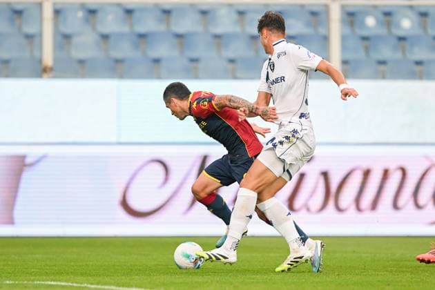 GenoaÕs Nicolae Stanciu fights for the ball during the Italian Cup soccer match between Genoa and Empoli at the Luigi Ferraris Stadium in Genoa, Italy - Thursday, Semptember 25, 2025. - Soccer .  Copyright: xTanoxPecoraro LaPressex