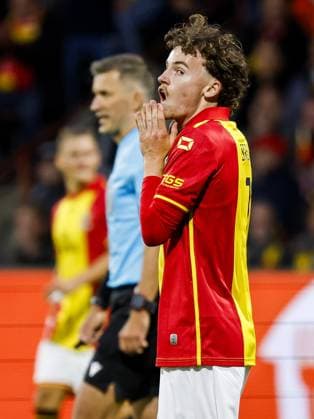 DEVENTER - Jakob Breum of Go Ahead Eagles is disappointed with a missed opportunity during the Europa League match between Go Ahead Eagles and Steaua Bucharest at the De Adelaarshorst stadium on September 25, 2025, in Deventer, Netherlands. ANP VINCENT JANNINK UEFA Europa League 2025-2026 xVIxANPxSportx xxANPxIVx 537466046 originalFilename: 537466046.jpg