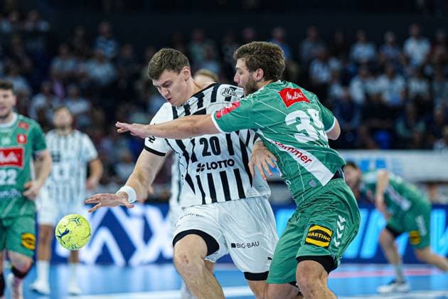 Lucas Laube (THW Kiel, 20), Malte Donker (GWD Minden, 39) GER, THW Kiel vs. GWD Minden, Handball, 1. Bundesliga, Spieltag 15, Saison 2025 2026, 25.09.2025 GER, THW Kiel vs. GWD Minden, Handball, 1. Bundesliga, Spieltag 15, Saison 2025 2026, 25.09.2025 Kiel Copyright: xEibner-Pressefoto MarcelxvonxFehrnx EP_MFN