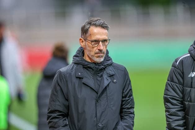 DEU, Leverkusen, Bayer Leverkusen v Eintracht Frankfurt, Google Pixel Bundesliga, DFB, Saison 2526, Ulrich-Haberland-Stadion, 4. Spieltag, im Bild: Thomas Eichin (Direktor Lizenz Bayer Leverkusen) DFB DFL REGULATIONS PROHIBIT ANY USE OF PHOTOGRAPHS AS IMAGE SEQUENCES AND OR QUASI-VIDEO, 25.09.2025, Copyright: HMBxMedia HendrikxHamelau