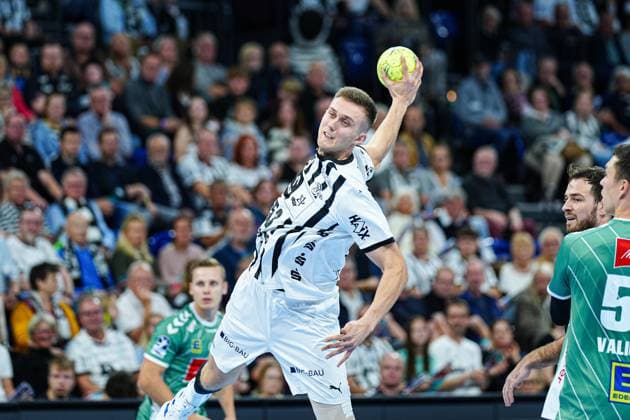 Wurf Tor Nikola Bilyk (THW Kiel, 53) GER, THW Kiel vs. GWD Minden, Handball, 1. Bundesliga, Spieltag 15, Saison 2025 2026, 25.09.2025 GER, THW Kiel vs. GWD Minden, Handball, 1. Bundesliga, Spieltag 15, Saison 2025 2026, 25.09.2025 Kiel Copyright: xEibner-Pressefoto MarcelxvonxFehrnx EP_MFN