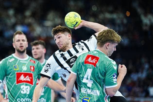 Wurf Tor Lukas Zerbe (THW Kiel, 24), Jan Malte Diekmann (GWD Minden, 04) GER, THW Kiel vs. GWD Minden, Handball, 1. Bundesliga, Spieltag 15, Saison 2025 2026, 25.09.2025 GER, THW Kiel vs. GWD Minden, Handball, 1. Bundesliga, Spieltag 15, Saison 2025 2026, 25.09.2025 Kiel Copyright: xEibner-Pressefoto MarcelxvonxFehrnx EP_MFN