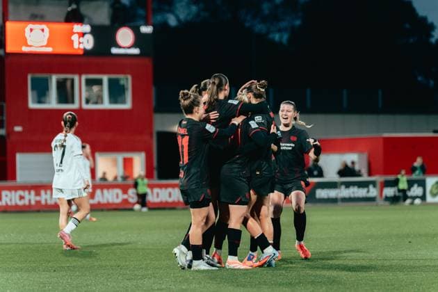 25.09.25, Frauen, Fussball, Google Pixel Frauen Bundesliga, Saison 2025 2026, Bayer 04 Leverkusen - Eintracht Frankfurt, 4. Spieltag Vanessa Fudalla ( 21 - Bayer 04 Leverkusen) Jubel über Tor zum 2:0 mit der Mannschaft Leverkusen Ulrich-Haberland-Stadion NRW Deutschland