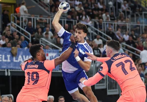 RK Zagreb v Barca - EHF Champions League - Group Phase ZAGREB, CROATIA - SEPTEMBER 25: Timothey N Guessan of FC Barcelona, Barca and Davor Gavric of RK Zagreb in action during EHF Machineseeker Champions league match between RK Zagreb and FC Barcelona at Arena Zagreb on September 25, 2025 in Zagreb, Croatia.  GoranxStanzl PIXSELL