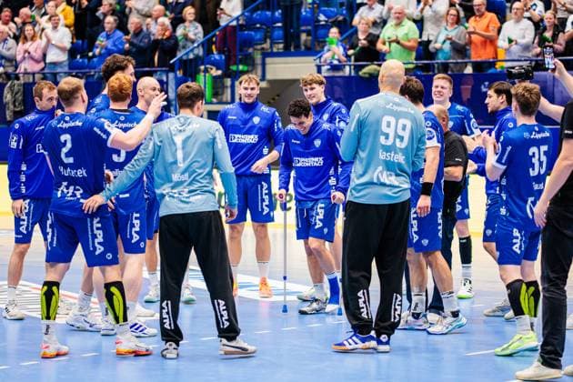 Die Mannschaft von TBV Lemgo Lippe jubelt freut sich nach 28:25 Sieg GER, TBV Lemgo Lippe vs. Bergischer HC, Handball, 1. Bundesliga, 6. Spieltag, Spielzeit 2025 2026, 25.09.2025 Lemgo Copyright: xJanxRollingerx