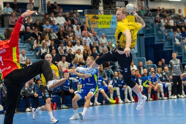 Dominik KuzmanoviÄ‡, Torwart, (VfL Gummersbach 1), s17 VfL Gummersbach vs. TVB 1898 Stuttgart, Daikin Handball Bundesliga, Herren , 6. Spieltag, 25.09.2025 Gummersbach NRW Deutschland