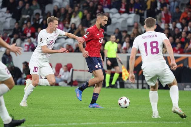 FOOTBALL : LOSC Lille vs SK Brann - UEFA Europa League - 25 09 2025 Nabil BENTALEB (LOSC Lille) lors du match LOSC Lille vs SK Brann, UEFA Europa League phase de ligue, Decathlon Arena stade Pierre Mauroy, le 25 septembre 2025 - photo Laurent Sanson PsnewZ  Copyright: xLaurentxSANSONx xPsnewZx