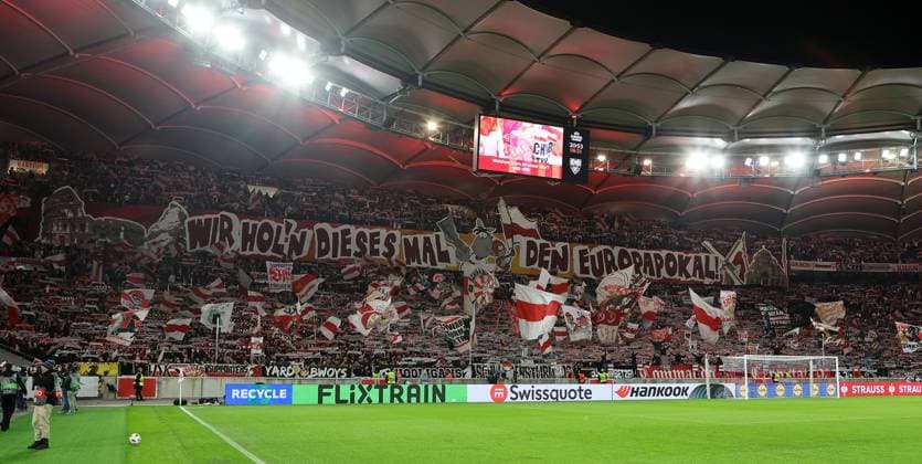 Stuttgart , Europa League Fußball VfB Stuttgart vs. Celta Vigo, Choreo in Cannstatter Kurve: Wir hol n dieses Mal den Europapokal! Gemäß den Vorgaben der DFL Deutschen Fußball Liga ist es untersagt, in dem Stadion und oder vom Spiel angefertigte Fotoaufnahmen in Form von Sequenzbildern und oder videoähnlichen Fotostrecken zu verwerten bzw. verwerten zu lassen.