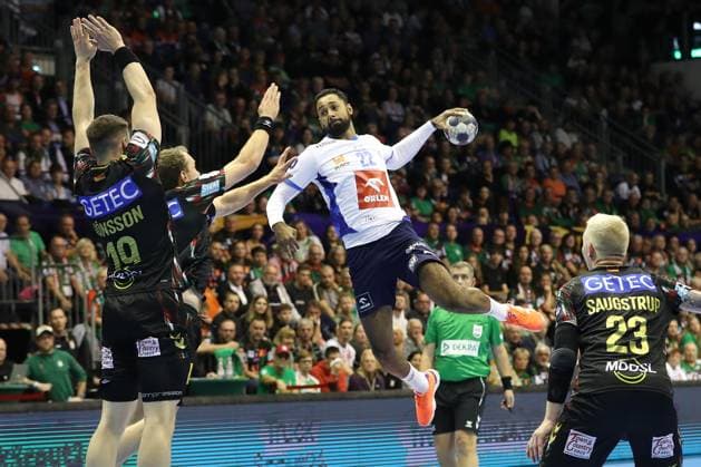 25.09.2025, xtgx, Handball, EHF Champions League, SC Magdeburg - Wisla Plock v.l. Melvyn Richardson (Plock, 22) wirft Tor, Torschuetze, erzielt Tor, Treffer, scores the goal Magdeubrg