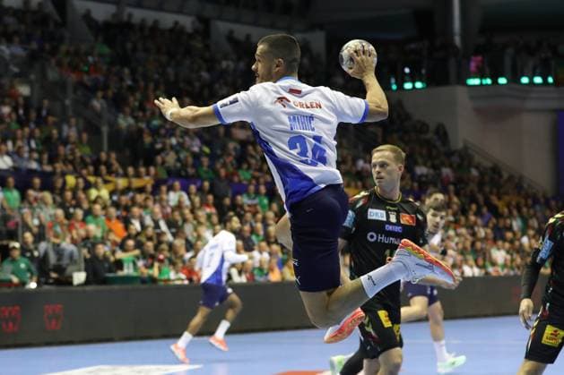 25.09.2025, xtgx, Handball, EHF Champions League, SC Magdeburg - Wisla Plock v.l. Lovro Mihic (Plock, 34) wirft Tor, Torschuetze, erzielt Tor, Treffer, scores the goal Magdeubrg