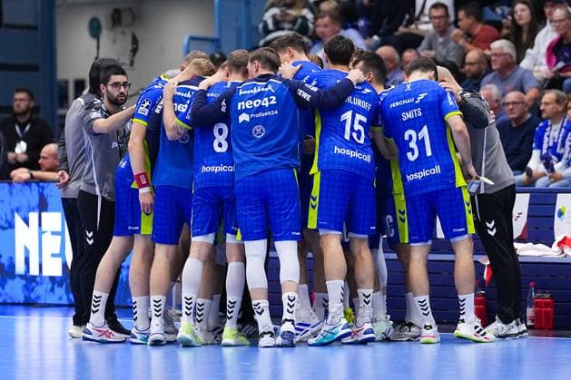 25.09.2025, xydrx, Handball, 1.HBL, VFL Gummersbach - TVB Stuttgart, Schwalbe-Arena: Spieler von VFL Gummersbach vor dem Spiel im Kreis Nordrhein-Westfahlen Deutschland
