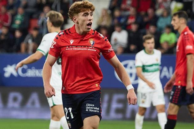 Pamplona, Spain. 25th Sep 2025. Sports. Football Soccer.Victor Munoz (21. CA Osasuna) during the football match of La Liga EA Sports between CA Osasuna and Elche CF played at El Sadar stadium in Pamplona (Spain) on September 25, 2025. Credit: Inigo Alzugaray Cordon Press  La Liga EA Sports 2025-2026