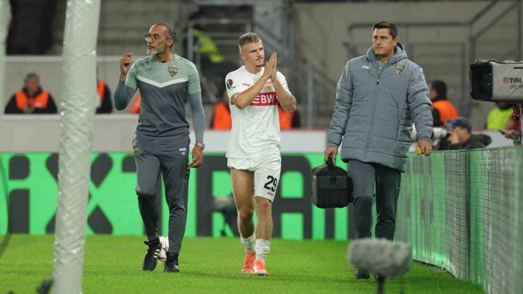 Stuttgart , Europa League Fußball VfB Stuttgart vs. Celta Vigo, Finn Jeltsch (VfB) wird verletzt ausgewechselt Gemäß den Vorgaben der DFL Deutschen Fußball Liga ist es untersagt, in dem Stadion und oder vom Spiel angefertigte Fotoaufnahmen in Form von Sequenzbildern und oder videoähnlichen Fotostrecken zu verwerten bzw. verwerten zu lassen.
