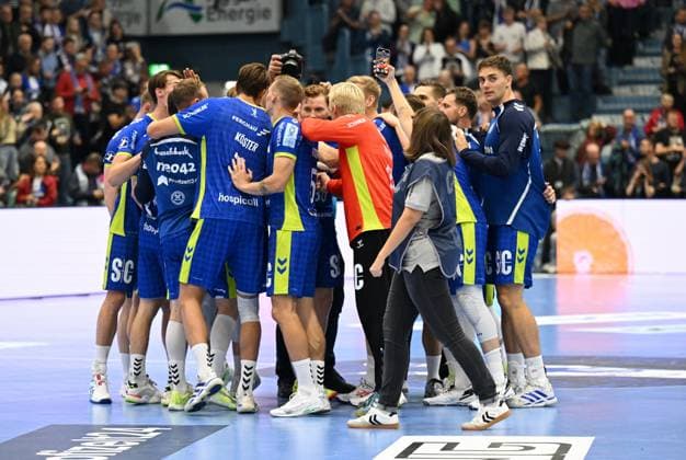 RECORD DATE NOT STATED Der VfL Gummersbach schlaegt auch den TBV Stuttgart zuhause in der Schwalbe Arena GER, VfL Gummersbach vs. TVB Stuttgart, Handball, Daikin 1. Bundesliga, 6. Spieltag, Spielzeit 2025-2026, Schwalbe Arena Gummersbach, 25.09.2025 GER, VfL Gummersbach vs. TVB Stuttgart, Handball, Daikin 1. Bundesliga, 6. Spieltag, Spielzeit 2025-2026, Schwalbe Arena Gummersbach, 25.09.2025 Gummersbach Copyright: xEibner-Pressefoto JuergenxAugstx EP_JAT