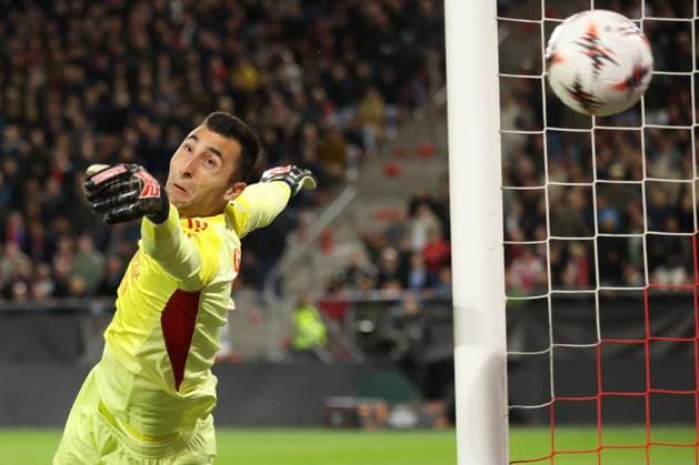 Domink Greif of Olympique Lyon during the UEFA Europa League, League phase, MD1 football match FC Utrecht vs Olympique Lyon at the Galgenwaard for the UEFA Europa League season 2025-2026 in UTRECHT, Netherlands on 25 september 2025, (photo by Peter Lous EYE4images DeFodi Images) Domink Greif of Olympique Lyon during the UEFA Europa League, League phase, MD1 football match FC Utrecht vs Olympique Lyon at the Galgenwaard for the UEFA Europa League season 2025 2026 in UTRECHT, Netherlands on 25 september 2025, photo by Peter Lous EYE4images DeFodi Images