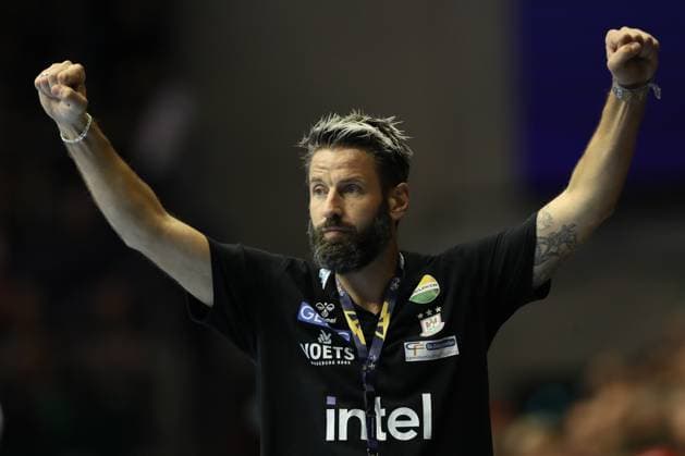 25.09.2025, xtgx, Handball, EHF Champions League, SC Magdeburg - Wisla Plock v.l. Bennet Wiegert (Magdeburg, Trainer) Jubel, Torjubel, jubelt ueber das Tor, celebrate the goal, celebration Magdeubrg