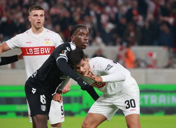 25.09.25 VfB Stuttgart - Celta de Vigo Deutschland, Stuttgart, 25.09.2025, Fussball, UEFA Europa League, VfB Stuttgart - Celta de Vigo: .v. li. Ermedin Demirovic VFB, Nr.6 IIaix Moriba Vigo, Andres Chema VFB