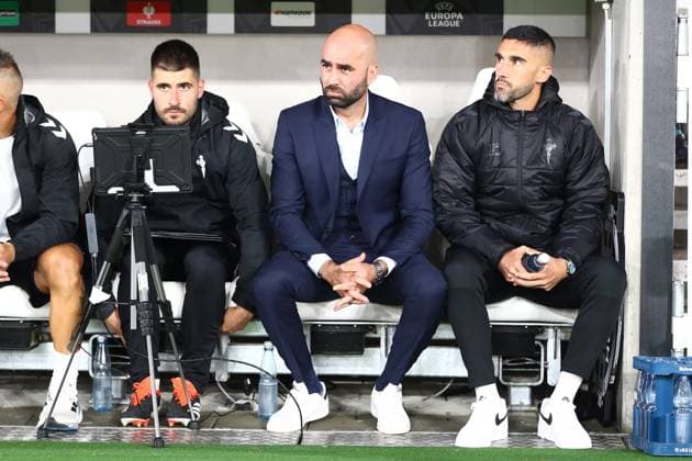 25.09.2025, xmohx, Fussball UEFA Europa League, VfB Stuttgart - Celta Vigo v.l. Trainer Coach Claudio Giraldez (Celta Vigo) (DFL DFB REGULATIONS PROHIBIT ANY USE OF PHOTOGRAPHS as IMAGE SEQUENCES and or QUASI-VIDEO) Stuttgart