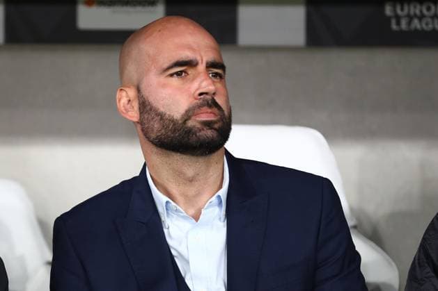 25.09.2025, xmohx, Fussball UEFA Europa League, VfB Stuttgart - Celta Vigo v.l. Trainer Coach Claudio Giraldez (Celta Vigo) (DFL DFB REGULATIONS PROHIBIT ANY USE OF PHOTOGRAPHS as IMAGE SEQUENCES and or QUASI-VIDEO) Stuttgart