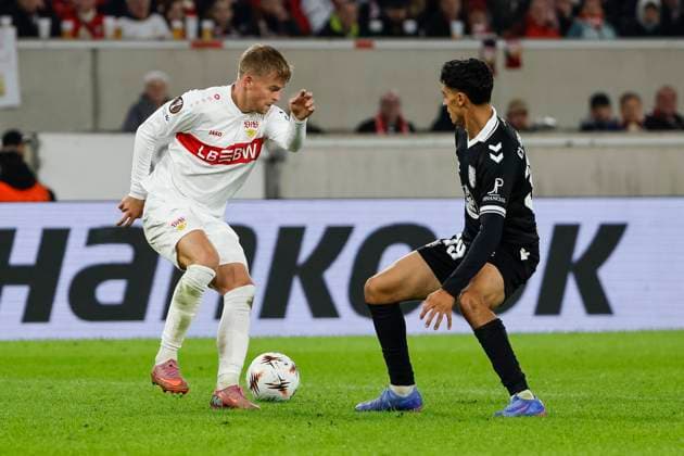 Maximilian Mittelstädt, Mittelstadt (VfB Stuttgart, 07) und Jones El-Abdellaoui (Celta Vigo, 39) im Zweikampf , Deutschland, Fussball, UEFA Europa League, 1. Spieltag, 2025 2026, VfB Stuttgart vs. Celta Vigo, 25.09.2025, Arena Stuttgart, Stuttgart, Deutschland Stuttgart Arena Stuttgart Baden-Württemberg Deutschland Copyright: xGrantxHubbsx