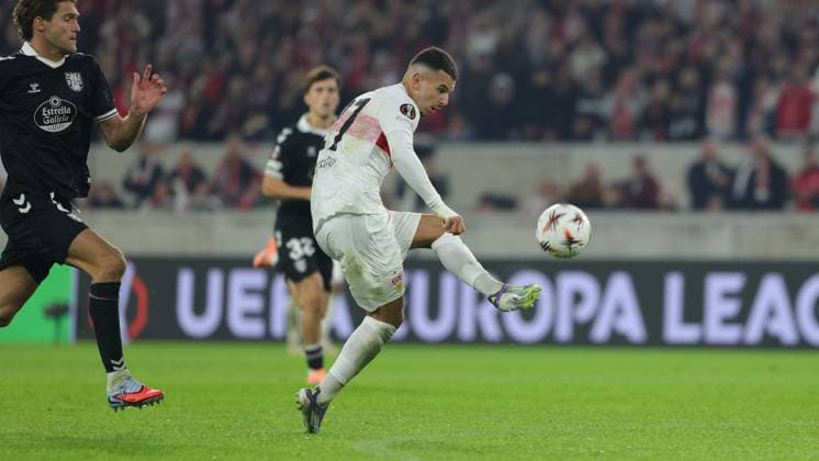 Stuttgart , Europa League Fußball VfB Stuttgart vs. Celta Vigo, Badredine Bouanani (VfB) erzielt das Tor zum 1:0 Gemäß den Vorgaben der DFL Deutschen Fußball Liga ist es untersagt, in dem Stadion und oder vom Spiel angefertigte Fotoaufnahmen in Form von Sequenzbildern und oder videoähnlichen Fotostrecken zu verwerten bzw. verwerten zu lassen.