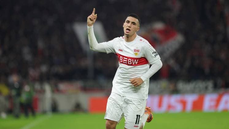 Stuttgart , Europa League Fußball VfB Stuttgart vs. Celta Vigo, Bilai El Khannouss (VfB) jubelt nach dem Tor zum 2:0 Gemäß den Vorgaben der DFL Deutschen Fußball Liga ist es untersagt, in dem Stadion und oder vom Spiel angefertigte Fotoaufnahmen in Form von Sequenzbildern und oder videoähnlichen Fotostrecken zu verwerten bzw. verwerten zu lassen.