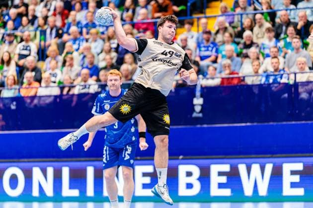 Aron Seesing (Bergischer HC, 49) im Torwurf GER, TBV Lemgo Lippe vs. Bergischer HC, Handball, 1. Bundesliga, 6. Spieltag, Spielzeit 2025 2026, 25.09.2025 GER, TBV Lemgo Lippe vs. Bergischer HC, Handball, 1. Bundesliga, 6. Spieltag, Spielzeit 2025 2026, 25.09.2025 Lemgo Copyright: xEibner-Pressefoto JanxRollingerx EP_JSK