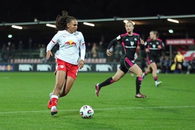 Fußball Bundesliga Frauen: RB Leipzig vs. Hamburger SV; 25.09.25 Lisa Baum (11, RB Leipzig). Fußball, Google Pixel Frauen-Bundesliga, Saison 2025 2026, 4. Spieltag: RB Leipzig vs. Hamburger SV am 25.09.25, Red Bull Arena, Leipzig. DFB REGULATIONS PROHIBIT ANY USE OF PHOTOGRAPHS AS IMAGE SEQUENCES AND OR QUASI-VIDEO. Copyright: xBEAUTIFULxSPORTS JanxKaeferx