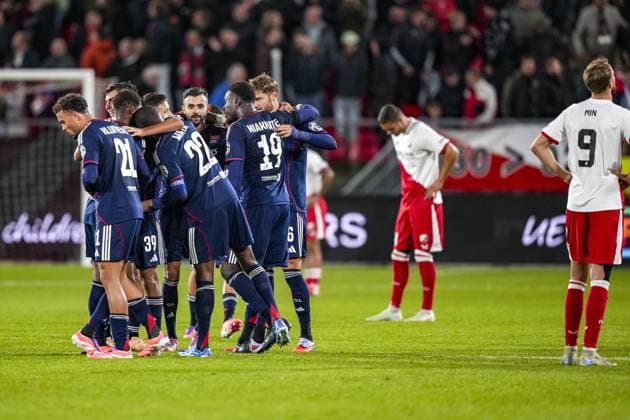 UTRECHT , 25-09-2025 , stadium Galgenwaard , season 2025 2026 , UEFA Europa League football , League phase Matchday 1 , match between FC Utrecht and Olympique Lyon , picture shows players of Olympique Lyon celebrate the win Utrecht - Olympique Lyon  x31195171x Copyright: