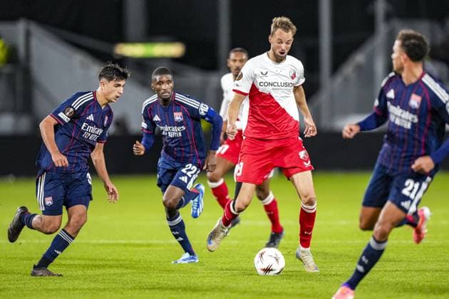 UTRECHT , 25-09-2025 , stadium Galgenwaard , season 2025 2026 , UEFA Europa League football , League phase Matchday 1 , match between FC Utrecht and Olympique Lyon , picture shows FC Utrecht player David Min and Olympique Lyonnais player Mathys De Carvalho Utrecht - Olympique Lyon  x31195380x Copyright: