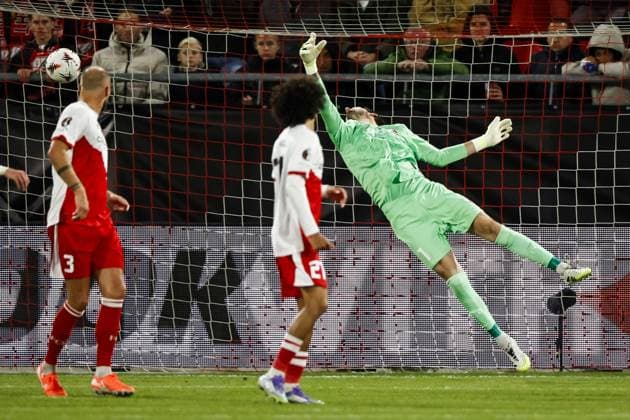 UTRECHT - Tanner Tessmann of Olympique Lyonnais (not pictured) shoots the ball past FC Utrecht goalkeeper Vasilis Barkas for the 0-1 during the Europa League match between FC Utrecht and Olympique Lyon at the Galgenwaard Stadium on September 25, 2025, in Utrecht, Netherlands. ANP MAURICE VAN STEEN UEFA Europa League 2025-2026 xVIxANPxSportx xxANPxIVx 537482156 originalFilename: 537482156.jpg