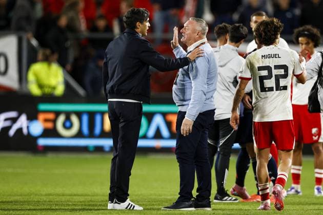 UTRECHT (l-r) Olympique Lyonnais coach Paulo Fonseca, FC Utrecht coach Ron Jans after the Europa League match between FC Utrecht and Olympique Lyon at the Galgenwaard Stadium, on September 25, 2025, in Utrecht, Netherlands. ANP MAURICE VAN STEEN UEFA Europa League 2025-2026 xVIxANPxSportx xxANPxIVx 537483173 originalFilename: 537483173.jpg