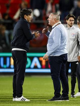 UTRECHT (l-r) Olympique Lyonnais coach Paulo Fonseca, FC Utrecht coach Ron Jans after the Europa League match between FC Utrecht and Olympique Lyon at the Galgenwaard Stadium, on September 25, 2025, in Utrecht, Netherlands. ANP MAURICE VAN STEEN UEFA Europa League 2025-2026 xVIxANPxSportx xxANPxIVx 537483183 originalFilename: 537483183.jpg