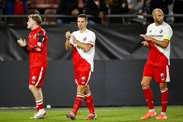 UTRECHT - (l-r) Derry John Murkin of FC Utrecht, Nick Viergever of FC Utrecht, Mike van der Hoorn of FC Utrecht after the Europa League match between FC Utrecht and Olympique Lyon at the Galgenwaard Stadium on September 25, 2025, in Utrecht, Netherlands. ANP MAURICE VAN STEEN UEFA Europa League 2025-2026 xVIxANPxSportx xxANPxIVx 537483301 originalFilename: 537483301.jpg