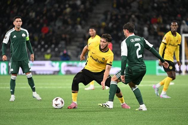 BERN, SWITZERLAND - SEPTEMBER 25: Jaouen Hadjam of Young Boys l) against Davide Calabria of Panathinaikos r) during the UEFA Europa League 2025 26 League Phase MD1 match between BSC Young Boys and Panathinaikos FC at Stadion Wankdorf on September 25, 2025 in Bern, Switzerland. Bern Stadion Wankdorf Bern Switzerland Copyright: xJustPictures.ch ManuelxWinterbergerx jp-en-EuSpIm-MWI_3635