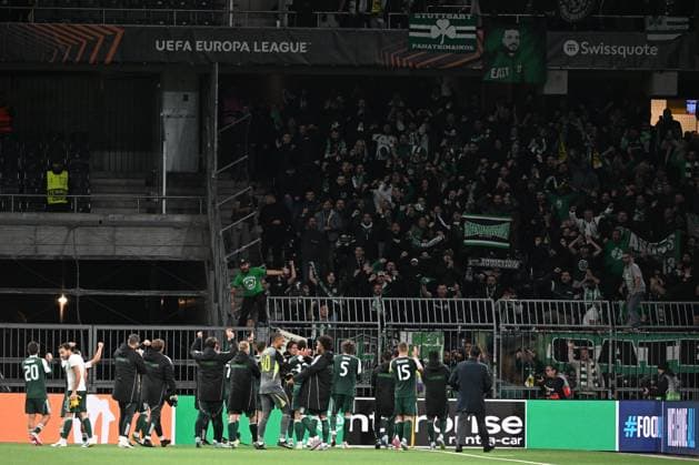 BERN, SWITZERLAND - SEPTEMBER 25: The Panathinaikos team celebrates the victory with the fans during the UEFA Europa League 2025 26 League Phase MD1 match between BSC Young Boys and Panathinaikos FC at Stadion Wankdorf on September 25, 2025 in Bern, Switzerland. Bern Stadion Wankdorf Bern Switzerland Copyright: xJustPictures.ch ManuelxWinterbergerx jp-en-EuSpIm-MWI_3669