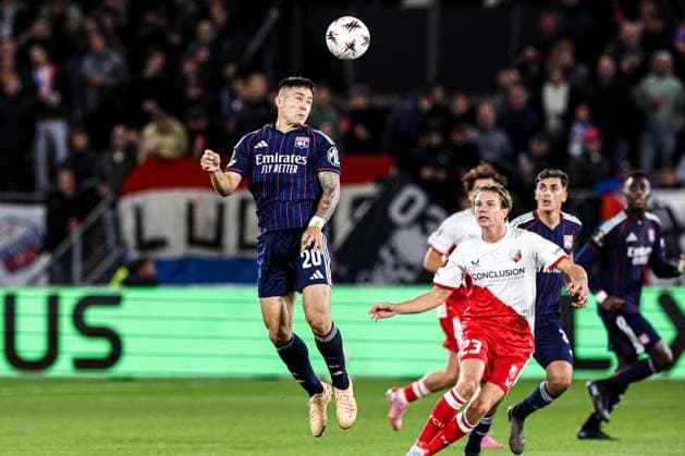 2025-09-25 FC Utrecht v Olympique Lyonnais - UEFA Europa League 2025 26 League Phase MD1 UTRECHT, NETHERLANDS - SEPTEMBER 25: Martin Satriano of Olympique Lyonnais heads the ball during the UEFA Europa League 2025 26 League Phase MD1 match between FC Utrecht and Olympique Lyonnais at Stadion Galgenwaard on September 25, 2025 in Utrecht, Netherlands. Utrecht Stadion Galgenwaard Netherlands Content not available for redistribution in The Netherlands directly or indirectly through any third parties. Copyright: xBenxGalx