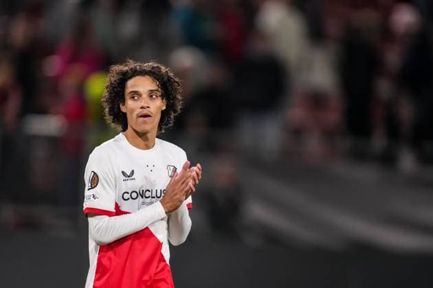 2025-09-25 FC Utrecht v Olympique Lyonnais - UEFA Europa League 2025 26 League Phase MD1 UTRECHT, NETHERLANDS - SEPTEMBER 25: Gjivai Zechiel of FC Utrecht thanking fans for their support during the UEFA Europa League 2025 26 League Phase MD1 match between FC Utrecht and Olympique Lyonnais at Stadion Galgenwaard on September 25, 2025 in Utrecht, Netherlands. Utrecht Stadion Galgenwaard Netherlands Content not available for redistribution in The Netherlands directly or indirectly through any third parties. Copyright: xJorisxVerwijstx