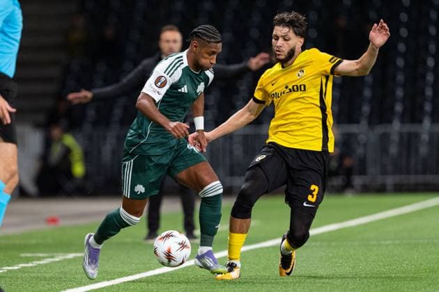 Switzerland: UEFA Europa League 2025 26, BSC Young Boys vs Panathinaikos FC - Stadion Wankdorf, Bern: Tete (10 Panathinaikos) in duel with Jaouen Hadjam (3 Young Boys) Copyright: xKjetilxWaberx