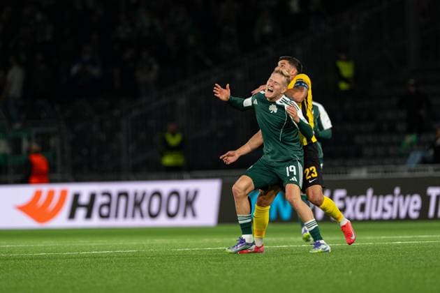 Switzerland: UEFA Europa League 2025 26, BSC Young Boys vs Panathinaikos FC - Stadion Wankdorf, Bern: Loris Benito (23 Young Boys) in duel with Karol Swiderski (19 Panathinaikos) Copyright: xKjetilxWaberx
