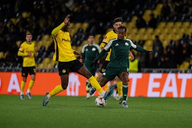 Switzerland: UEFA Europa League 2025 26, BSC Young Boys vs Panathinaikos FC - Stadion Wankdorf, Bern: Joel Monteiro (77 Young Boys) in duel with Renato Sanches (8 Panathinaikos) Copyright: xKjetilxWaberx