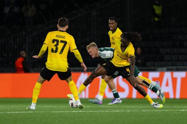 Switzerland: UEFA Europa League 2025 26, BSC Young Boys vs Panathinaikos FC - Stadion Wankdorf, Bern: Tanguy Zoukrou (4 Young Boys) in duel with Karol Swiderski (19 Panathinaikos) Copyright: xKjetilxWaberx