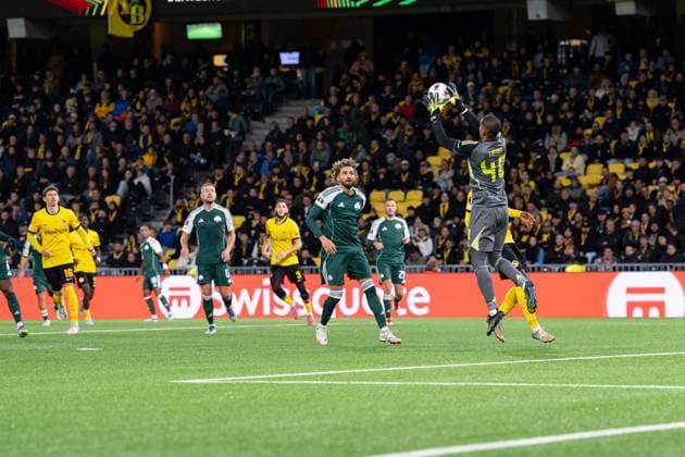 Switzerland: UEFA Europa League 2025 26, BSC Young Boys vs Panathinaikos FC - Stadion Wankdorf, Bern: goalkeeper Alban Lafont (40 Panathinaikos) in action Copyright: xKjetilxWaberx