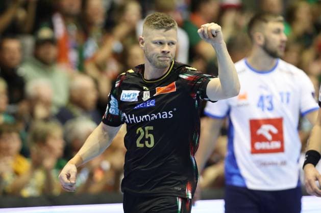 25.09.2025, xtgx, Handball, EHF Champions League, SC Magdeburg - Wisla Plock v.l. Sebastian Barthold (Magdebug, 25) Jubel, Torjubel, jubelt ueber das Tor, celebrate the goal, celebration Magdeubrg