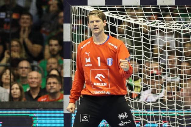 25.09.2025, xtgx, Handball, EHF Champions League, SC Magdeburg - Wisla Plock v.l. Torbjorn Sittrup Bergerud (Plock, 1) Jubelt ueber gehaltenen Ball, abgewehrt, gehalten, Torhueter Magdeubrg